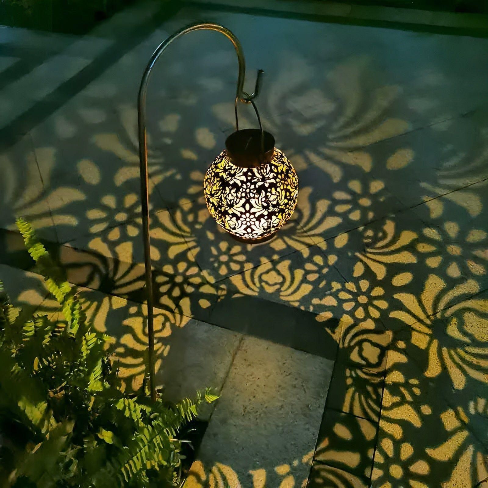 Solar-Gartenlampe mit Ornament-Design – Warmweißes LED-Licht
