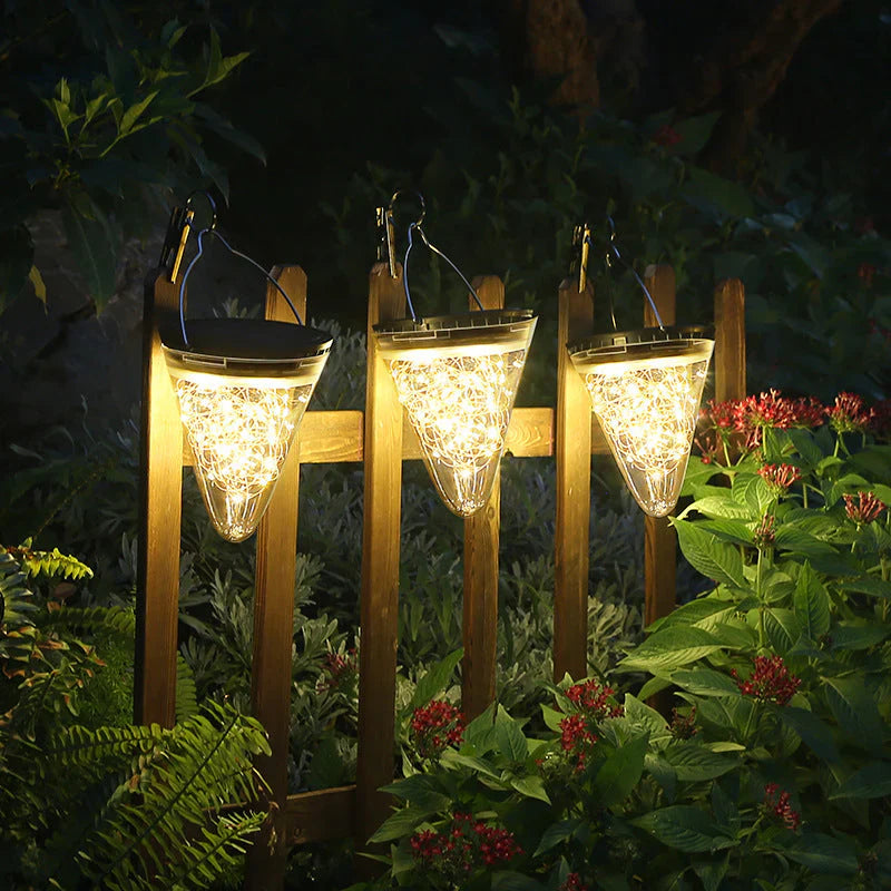 SparkCone – Solarbetriebene LED-Hängelampe für Außenbereiche