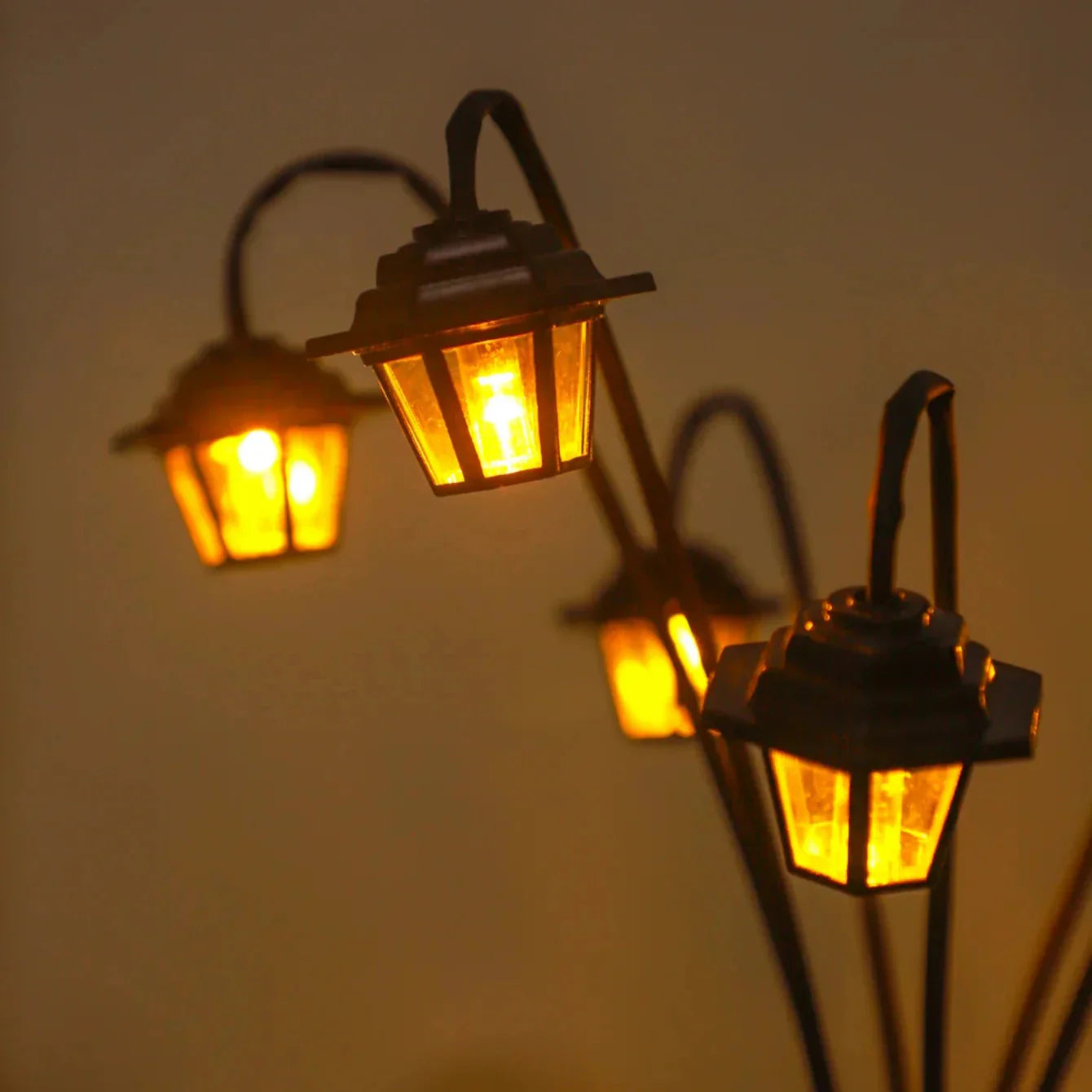 Retro Solar-Gartenlaterne mit 6 LED-Leuchten
