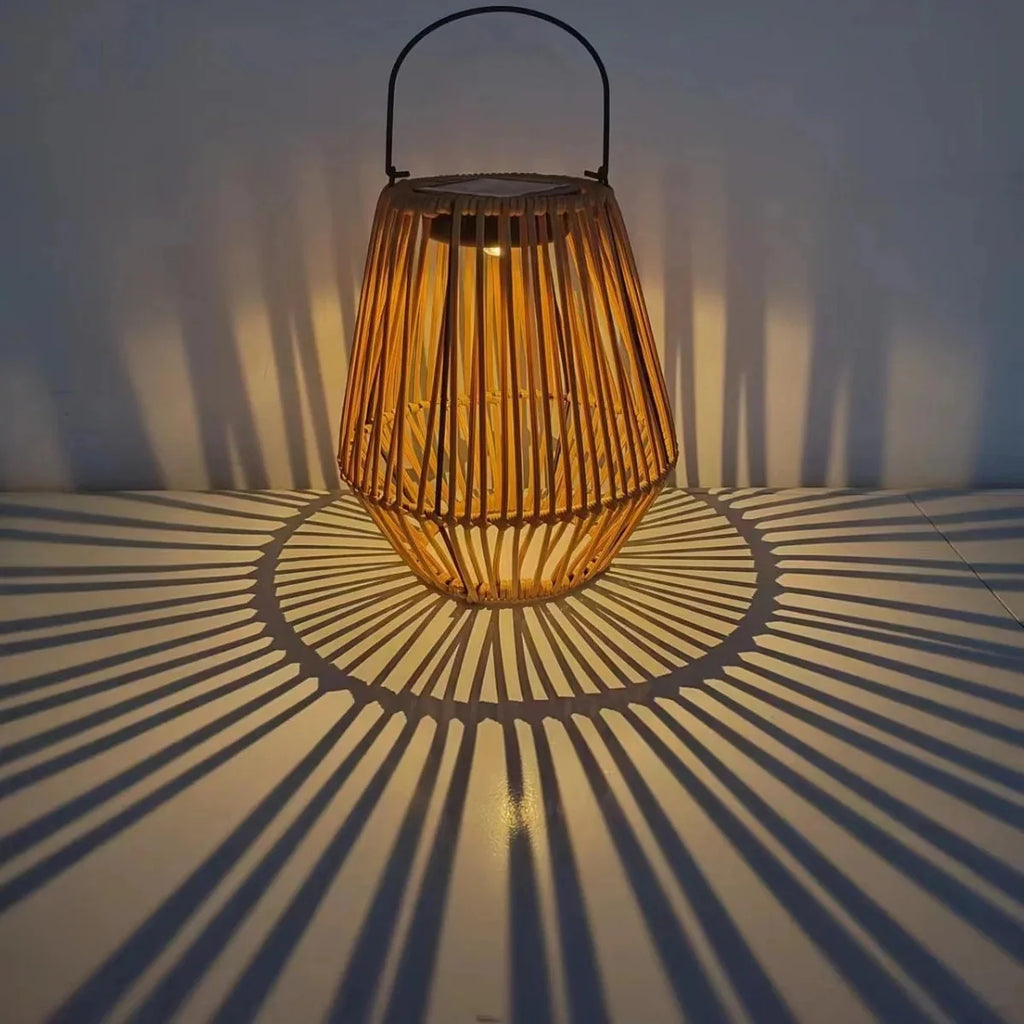 Solar-Laterne aus Rattan mit LED - Automatischer Dämmerungssensor