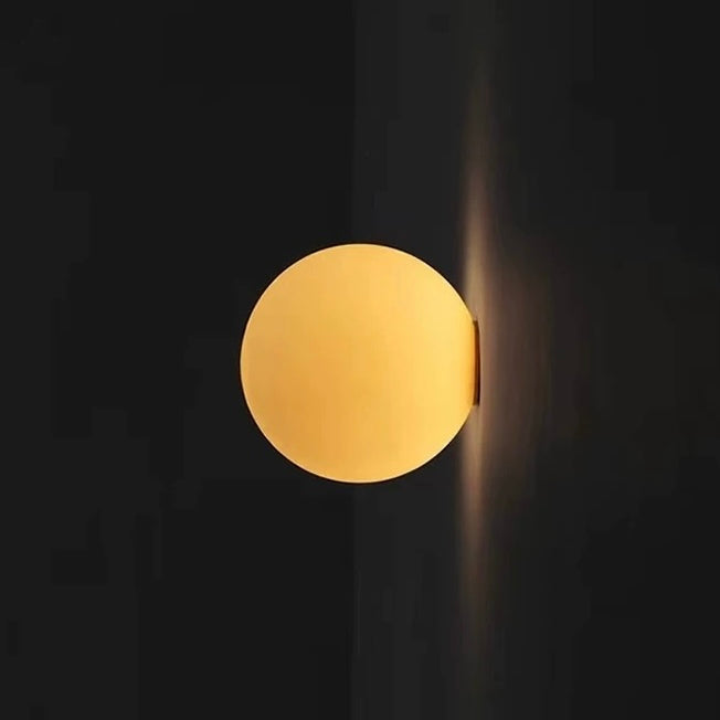 LED Kugelleuchte für die Wand mit warmweißem Licht