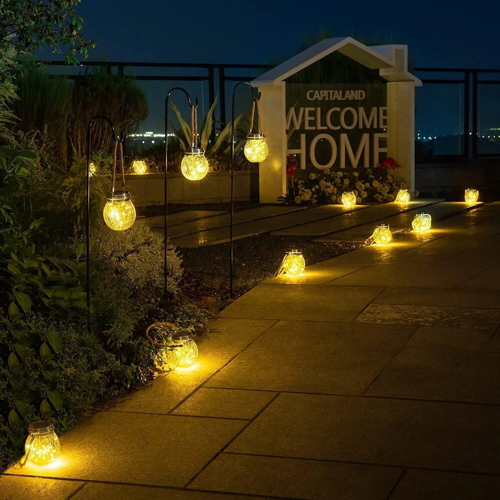 Solar-Gartenlaterne aus Glas mit LED-Lichterkette