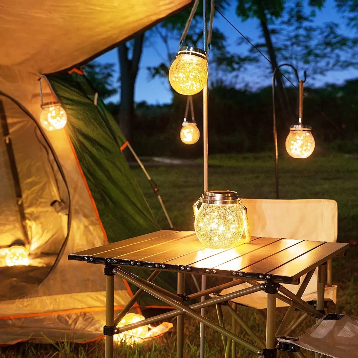 Solar-Gartenlaterne aus Glas mit LED-Lichterkette
